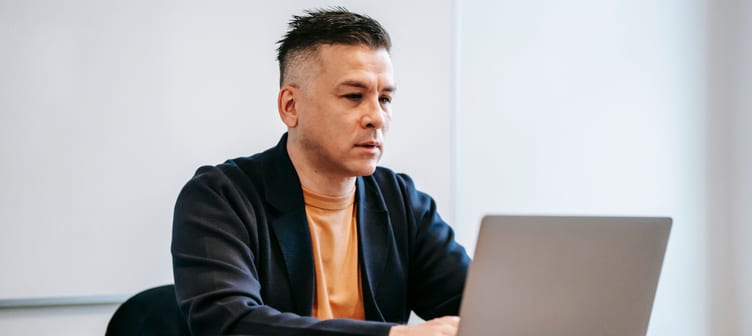 Dirigeant qui gère seul la paie de son entreprise